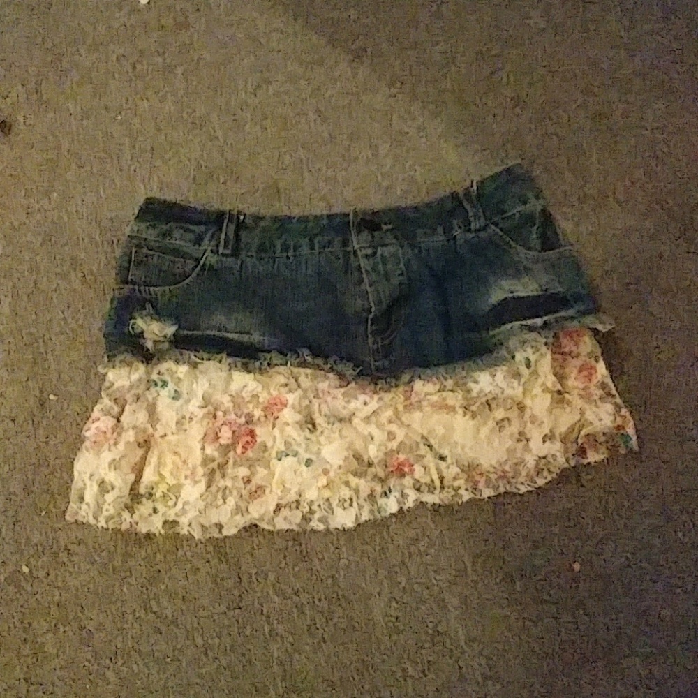 Small 36 point 5 jean and floral lace skirt